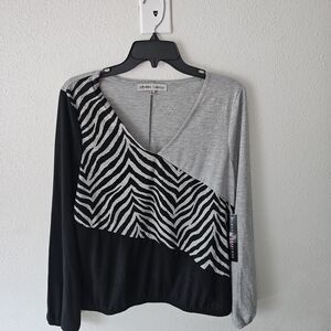 NWT Absolutely Famous Women's Gray Black Zebra Print Long Sleeve Top Size XL